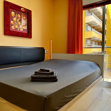 Peaceful With Sea & Nature Views, Terrace, Pool And Garage شقة *